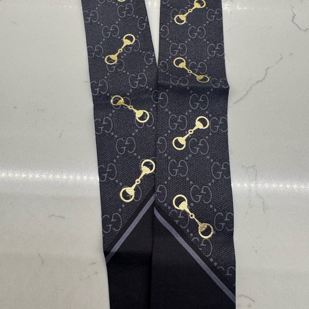 Gucci neck scarf in Black with Gold Accents